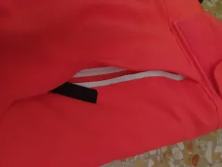 Pantaloni sci arancioni con bretelle