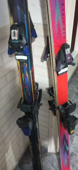 2 Pares de Esquís