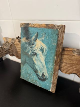 Colgador perchero madera caballos y herraduras