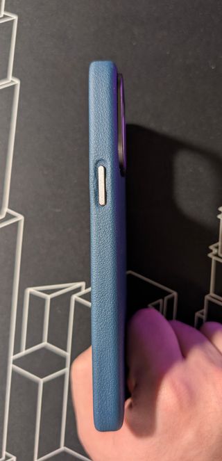 Capa Couro iPhone 15 Pro Max Azul