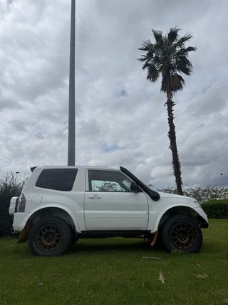 Mitsubishi Montero 2014