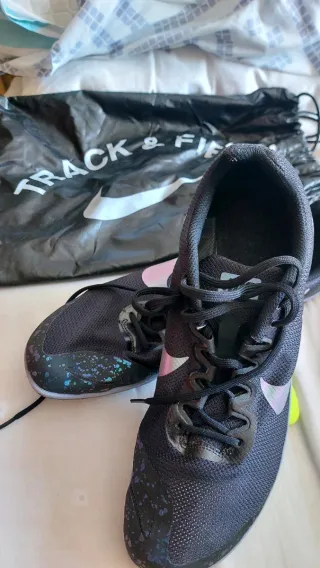 Zapatillas Nike Atletismo disponible talla 44 y 46