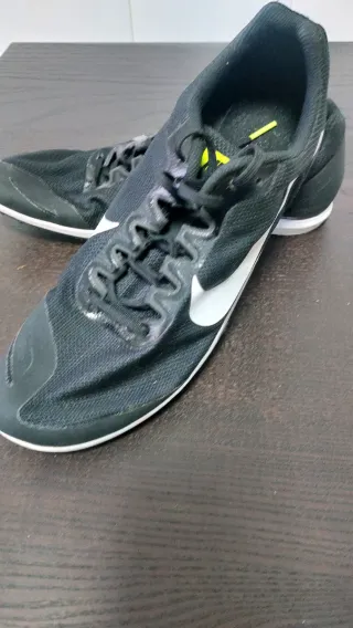 Zapatillas Nike Atletismo disponible talla 44 y 46