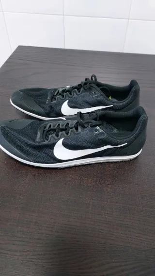 Zapatillas Nike Atletismo disponible talla 44 y 46