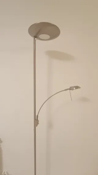 Lámpara de pie con brazo lectura