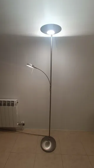 Lámpara de pie con brazo lectura