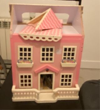 Preziosa casa delle bambole rosa