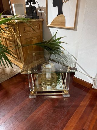 Mesa auxiliar cristal y metal dorada