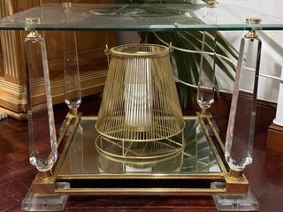 Mesa auxiliar cristal y metal dorada