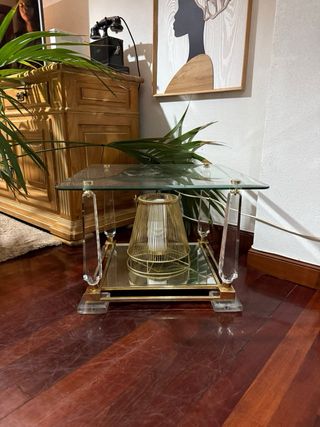 Mesa auxiliar cristal y metal dorada