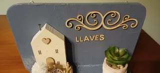 Portallaves decorativo de madera y metal