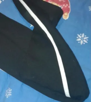 Leggings neri con banda laterale bianca