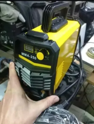 Soldadora MMA 250A 220V Envío gratis!!! Nueva!!