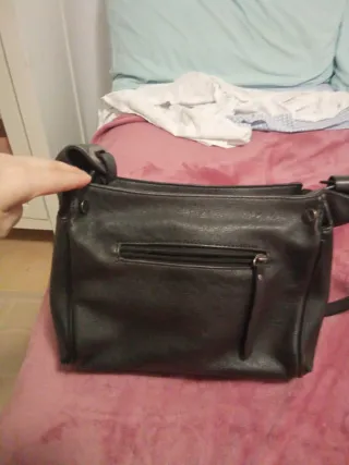 Bolso negro de piel