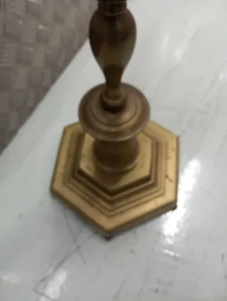 Lámpara de pie antigua dorada y beige