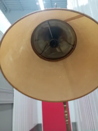 Lámpara de pie antigua dorada y beige