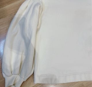 Sudadera Zara crema manga abullonada