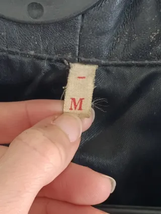 Chaqueta de piel negra
