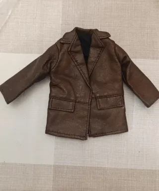 Chaqueta de cuero marrón reservado a Manuel.