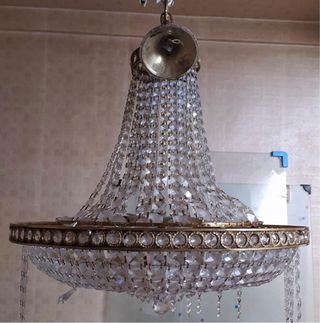 Lámpara de araña de cristal y metal