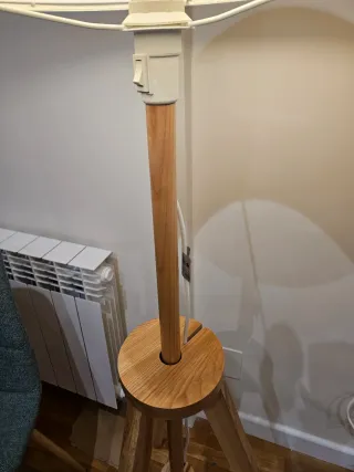 Lámpara de pie Ikea madera y tela