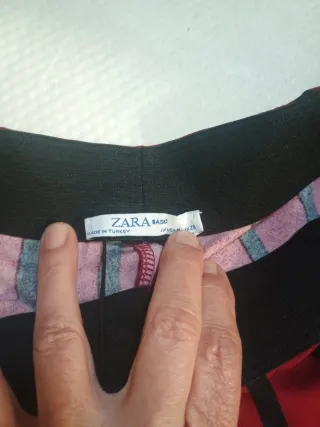 Pantalones Zara Talla M Rayas Rojas y Negras