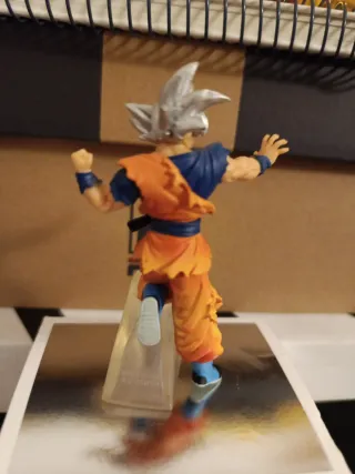 Figura Goku UI Dragon Ball Super