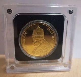 VATICANO MONEDA BAÑADA EN ORO + EXPOSITOR