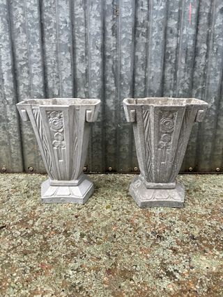 Pareja de maceteros antiguos