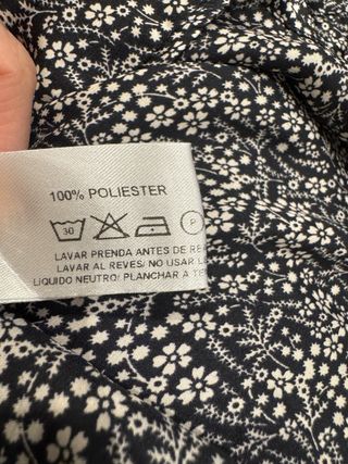 Conjunto blusa y pantalón estampado.