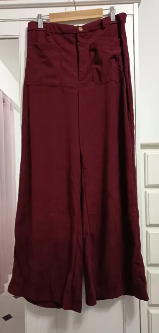 Pantalón ancho color vino