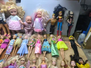 Conjunto di bambole varie