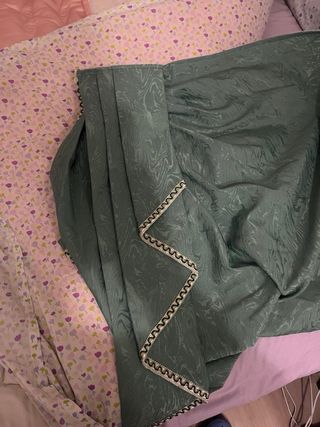 Bando para ventana verde con diseño