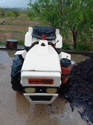 Tractor Pascuali 986 con papeles y aperos