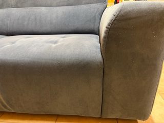 Divano in tessuto blu avio