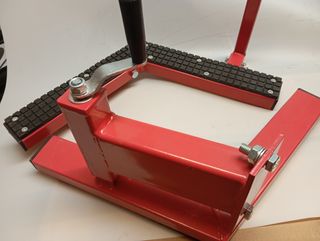 Mecanismo-mordaza de rueda para elevadores de Moto