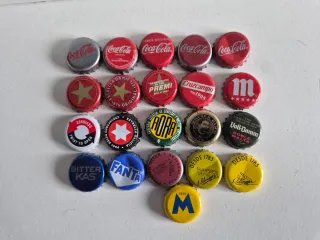 Lote di lattine di birra e bibite