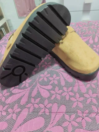 Zuecos me costó 13 € no puedo descabiar