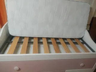 Cama nido con con tres cajones.