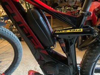 Bicicleta eléctrica Cube stereo hibrid 29”