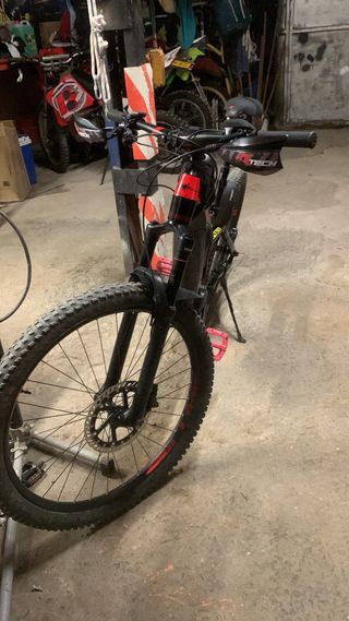 Bicicleta eléctrica Cube stereo hibrid 29”