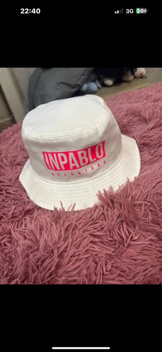 Cappello bucket bianco con logo INPABLO