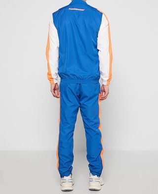 Conjunto deportivo Lacoste azul y naranja