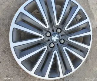 Tapacubo Peugeot 2008 16 pulg.