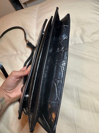 Bolso negro efecto piel cocodrilo