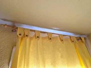 Cortinas amarillas de tela con barra