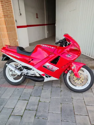 Cagiva Freccia C12 R Roja año 89 como nueva