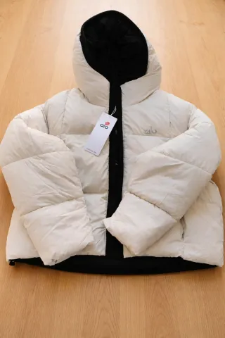 Alo Yoga Chaquetón Beige y Negro