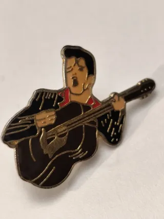 Pin Elvis Presley Cantando Guitarra