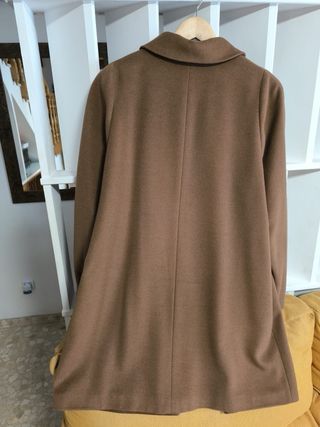 Abrigo marrón StyleMode con cuello de pelo